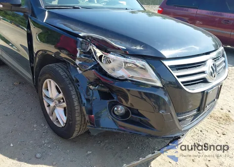 2011 Volkswagen Tiguan S z USA, uszkodzony, nr VIN WVGAV7AX2BW526197